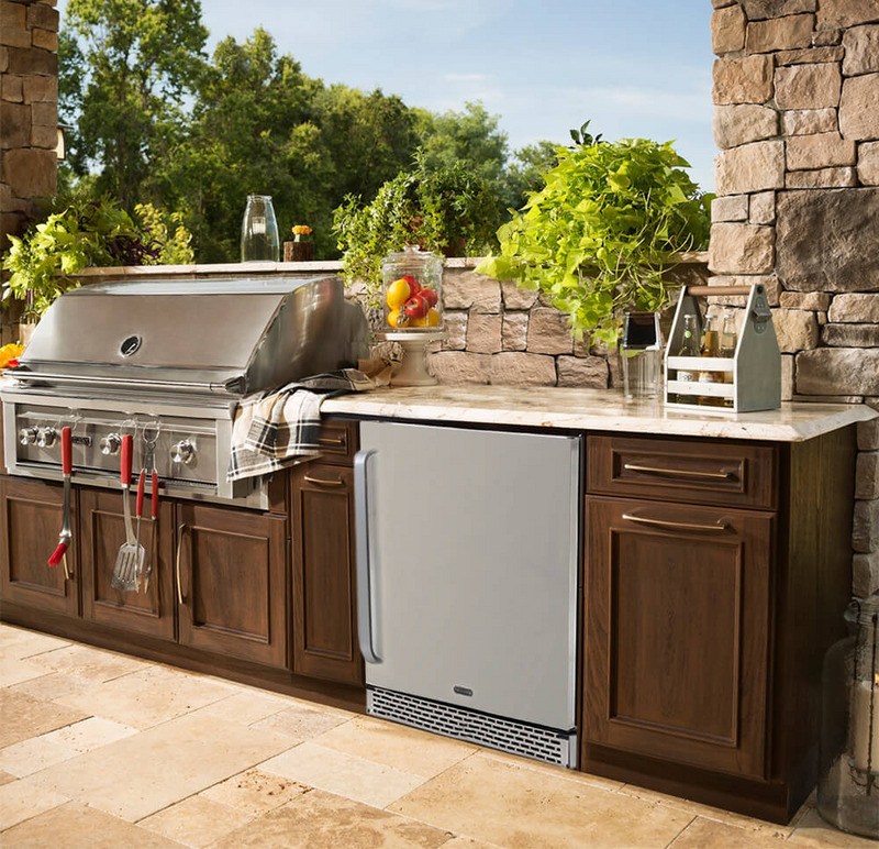 Whynter 24" Built-in Outdoor 5.3 cu.ft. Beverage Refrigerator Cooler Full Stainless Steel Exterior with Lock and Caster Wheels